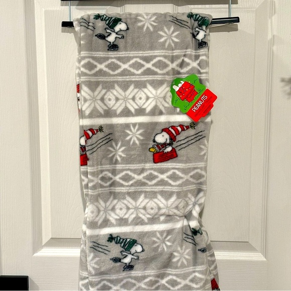 PEANUTS Snoopy Woodstock VelvetLoft Throw 50"x70” Sledding Ice Skating NEW - Picture 6 of 9
